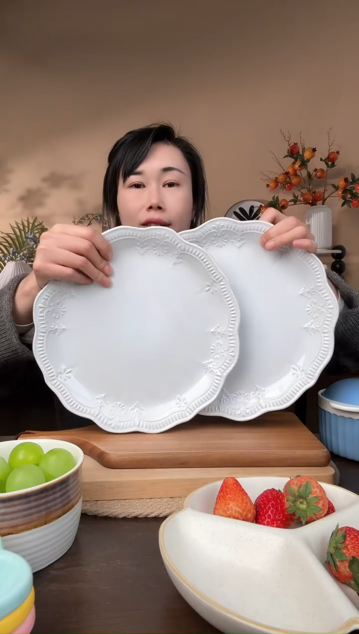 【闪购商品】瓷片10.5英寸蕾丝花边大盘2只微瑕