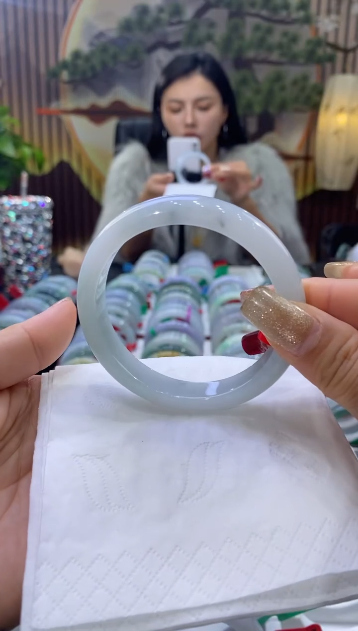 【闪购商品】翡翠手镯未镶嵌多人06533