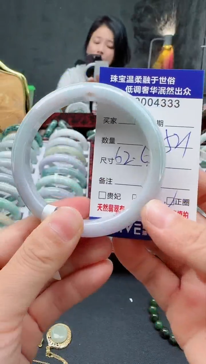 翡翠手镯未镶嵌天然翡翠A货