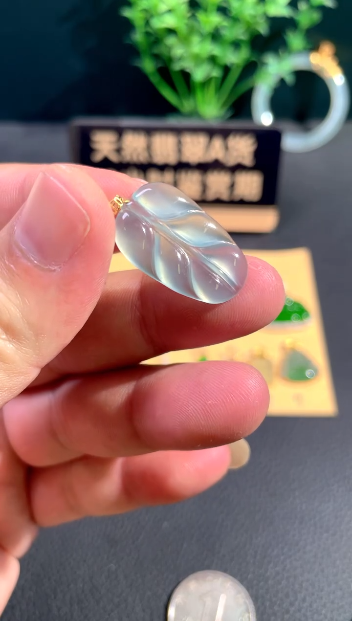 颈饰18K金镶嵌翡翠翡翠