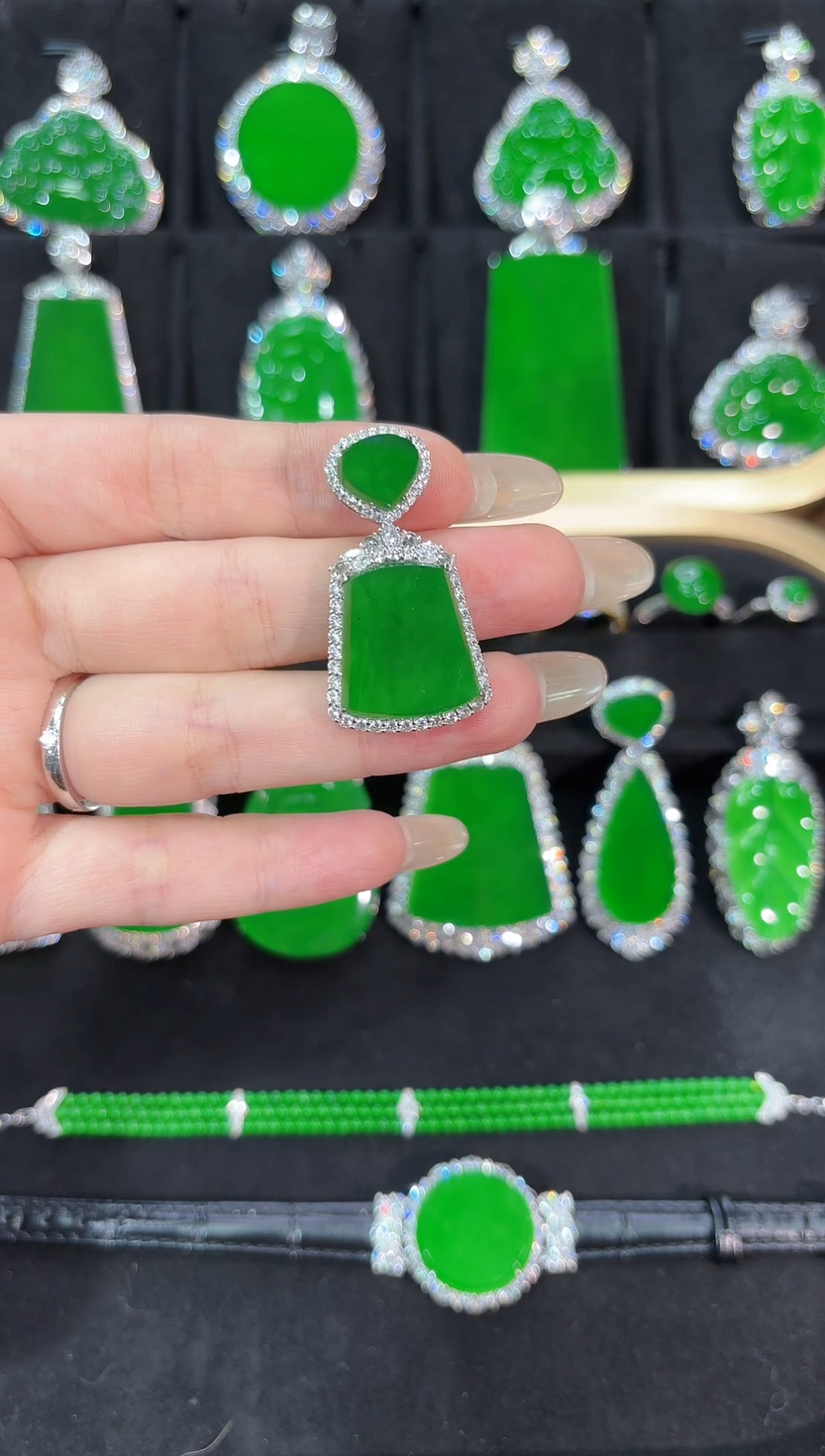 【闪购商品】翡翠颈饰18K金镶嵌无事牌天然A货翡翠