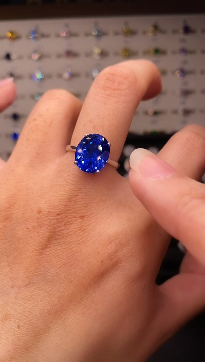 10克拉蓝宝石（处理）欧美风戒指
