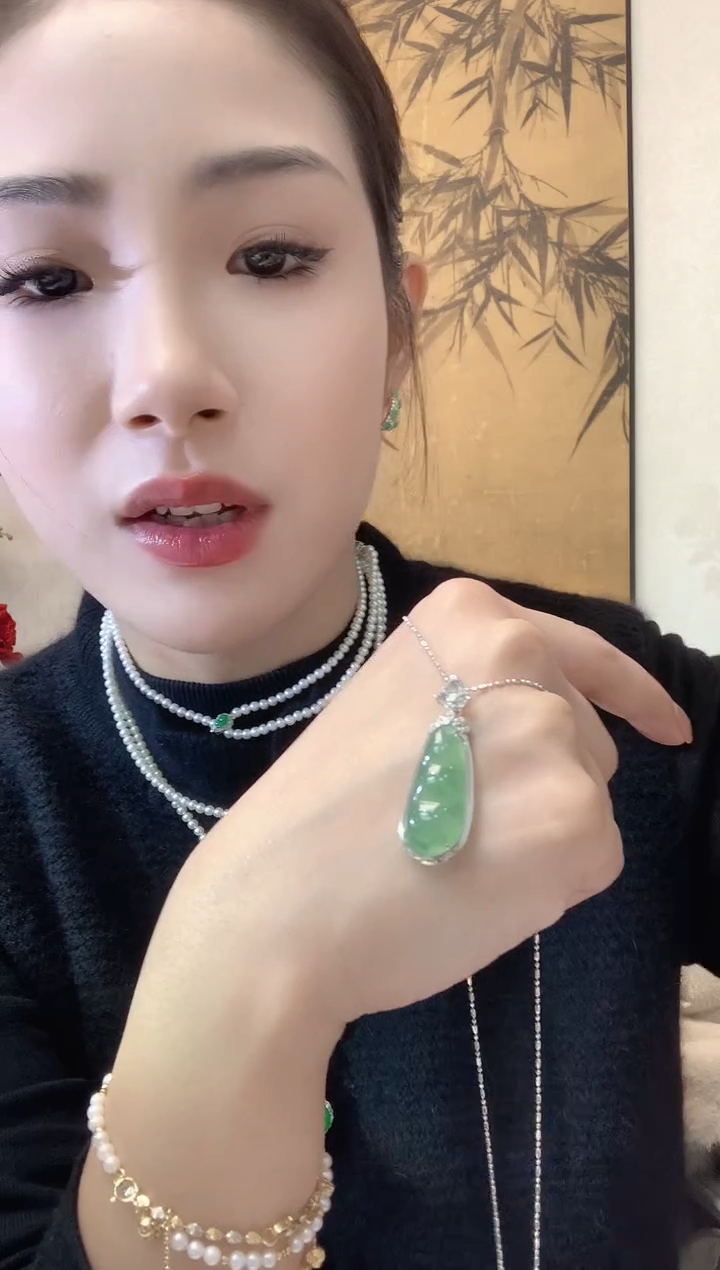 【闪购商品】翡翠吊坠(不含链)18K金镶嵌A13