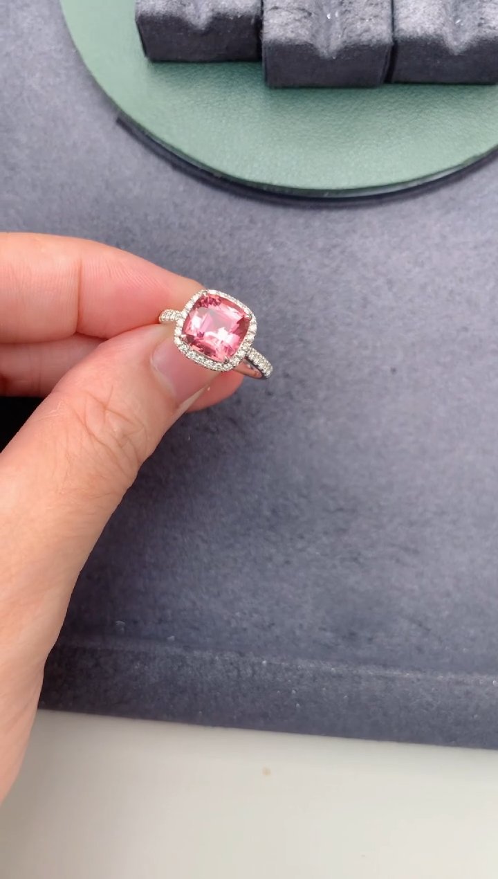 碧玺戒指18K金镶嵌2.9ct粉碧玺