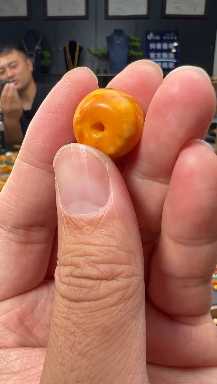 【闪购商品】琥珀裸石未镶嵌花蜡马蹄珠-S21