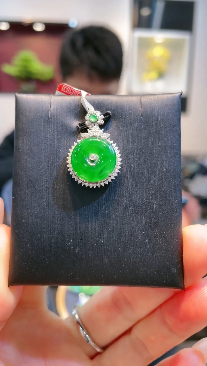 【闪购商品】翡翠颈饰18K金镶嵌A45天然A货翡翠吊坠