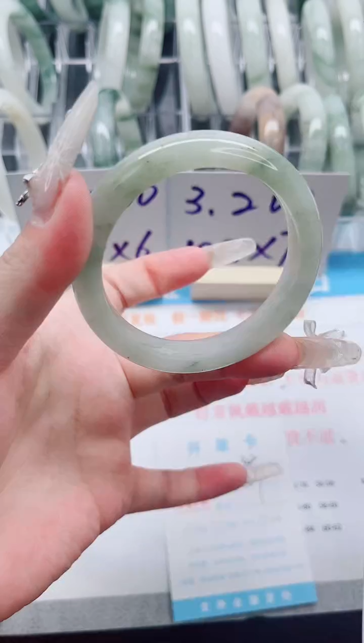 【闪购商品】石英质玉手镯未镶嵌A302-54