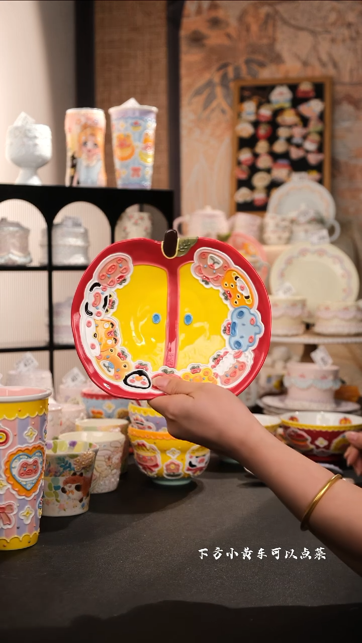 摆件景德镇手工手绘高温釉下彩设计师款