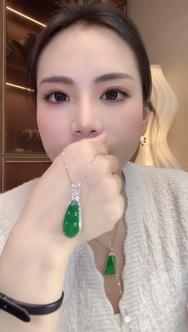 【闪购商品】翡翠吊坠(不含链)18K金镶嵌A36