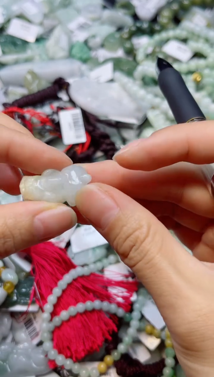 【闪购商品】翡翠颈饰未镶嵌00018741