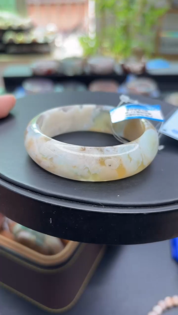 【闪购商品】石英质玉手镯未镶嵌C764(56圈)