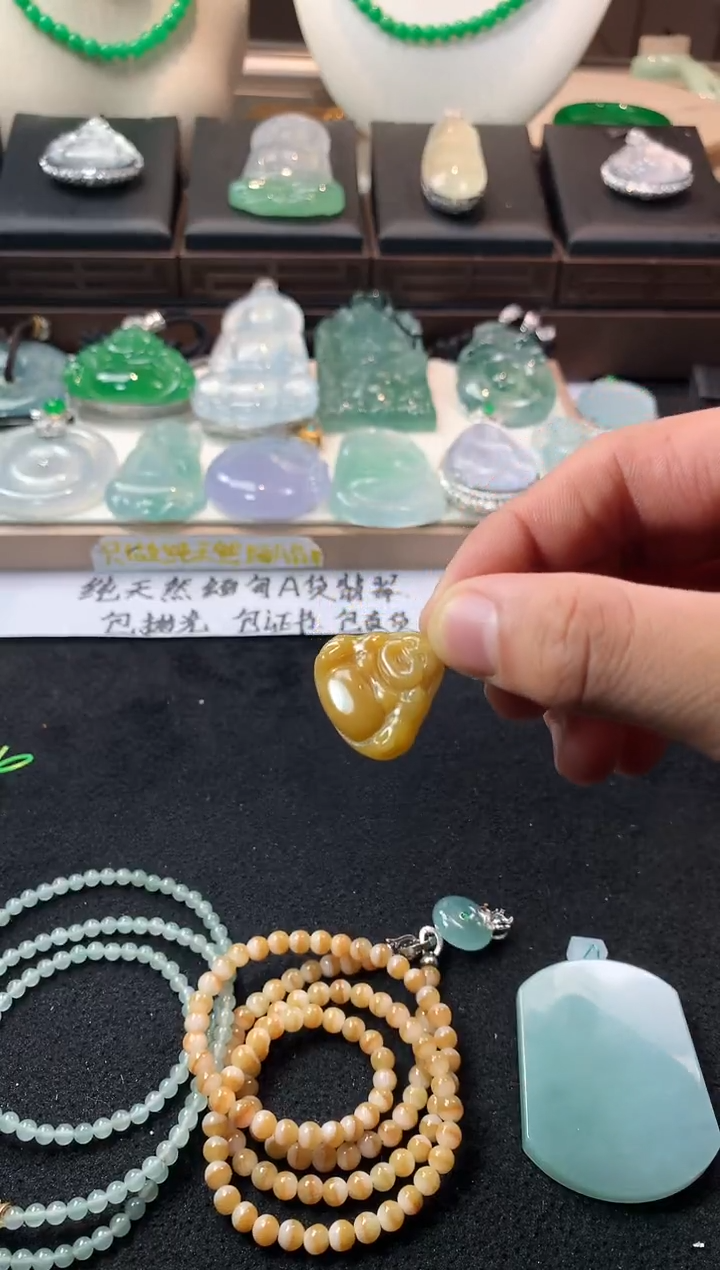 未镶嵌定制翡翠蝴*?  S毛货不退不换