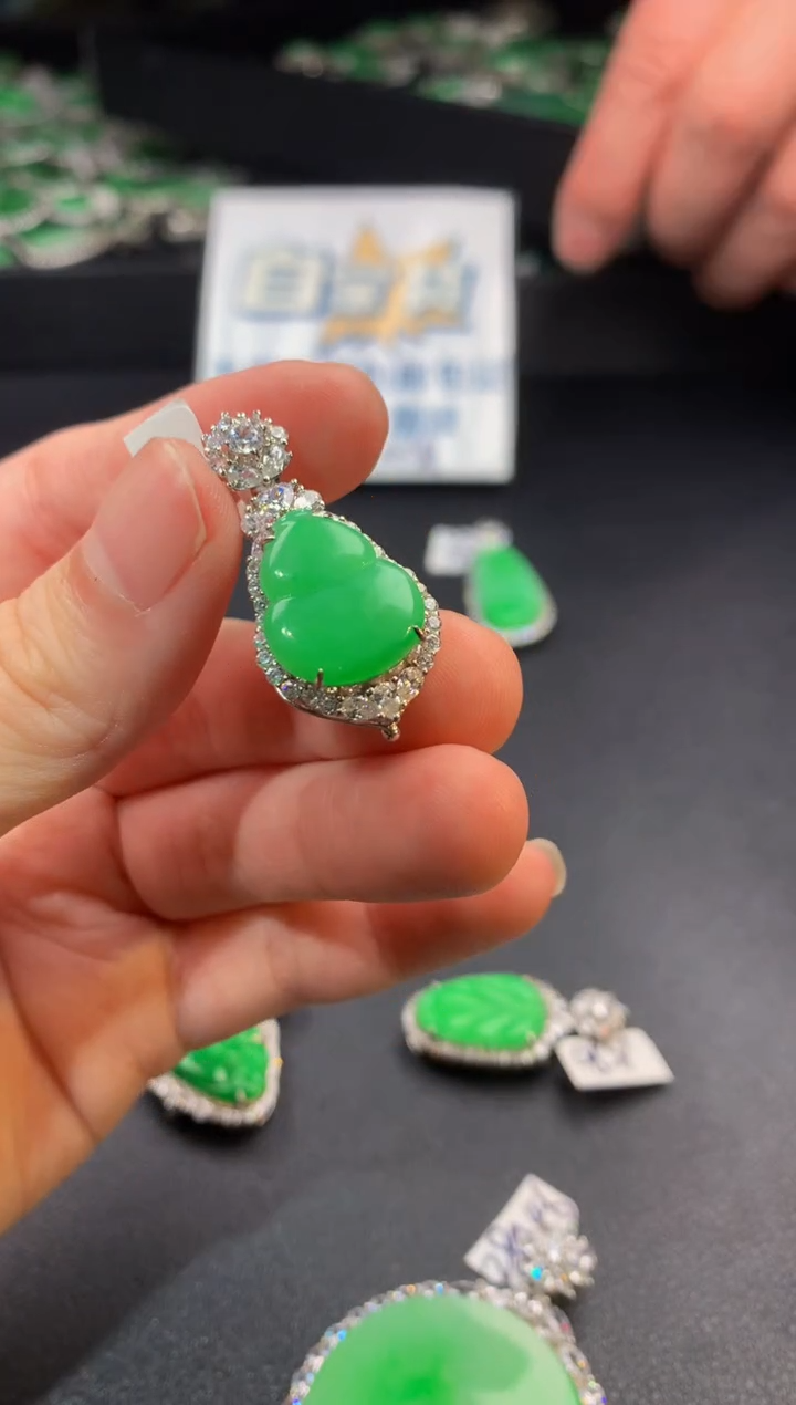 【闪购商品】翡翠颈饰银S925镶嵌翡翠