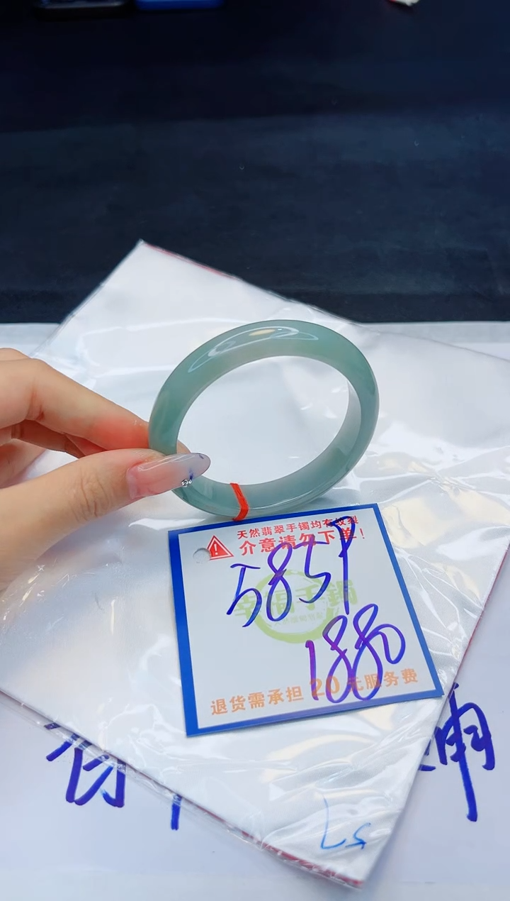 【闪购商品】翡翠手镯未镶嵌，质检证书图片色彩偏黑白