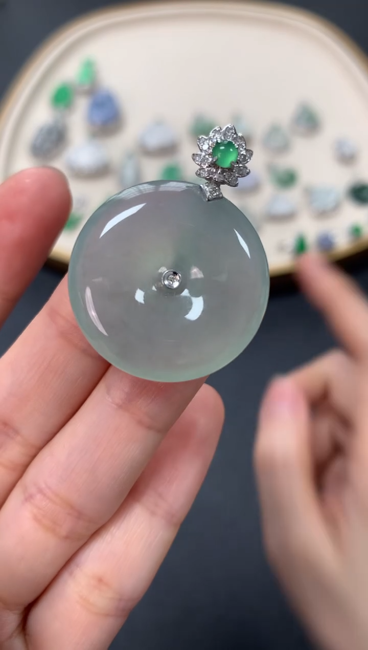 【闪购商品】翡翠吊坠(不含链)18K金镶嵌9800