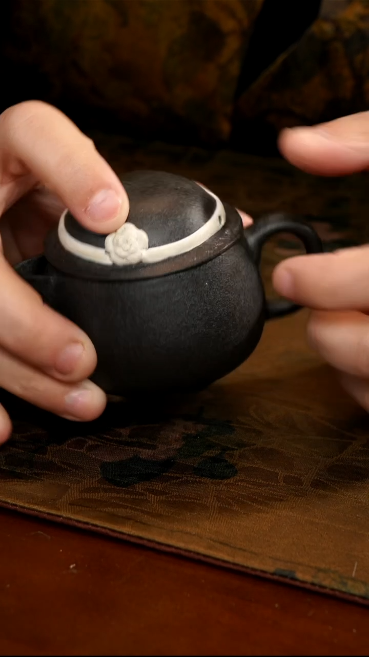 茶壶紫砂黑泥礼帽壶微瑕
