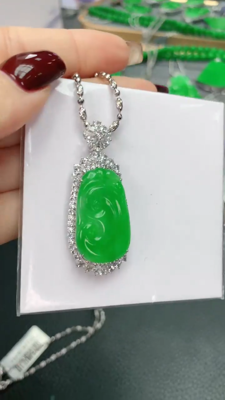 【闪购商品】翡翠颈饰18K金镶嵌赠礼盒证书