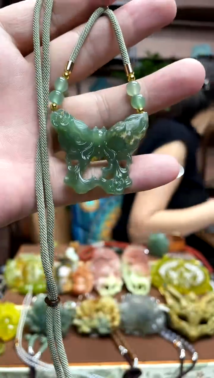 未镶嵌岫玉吊坠·