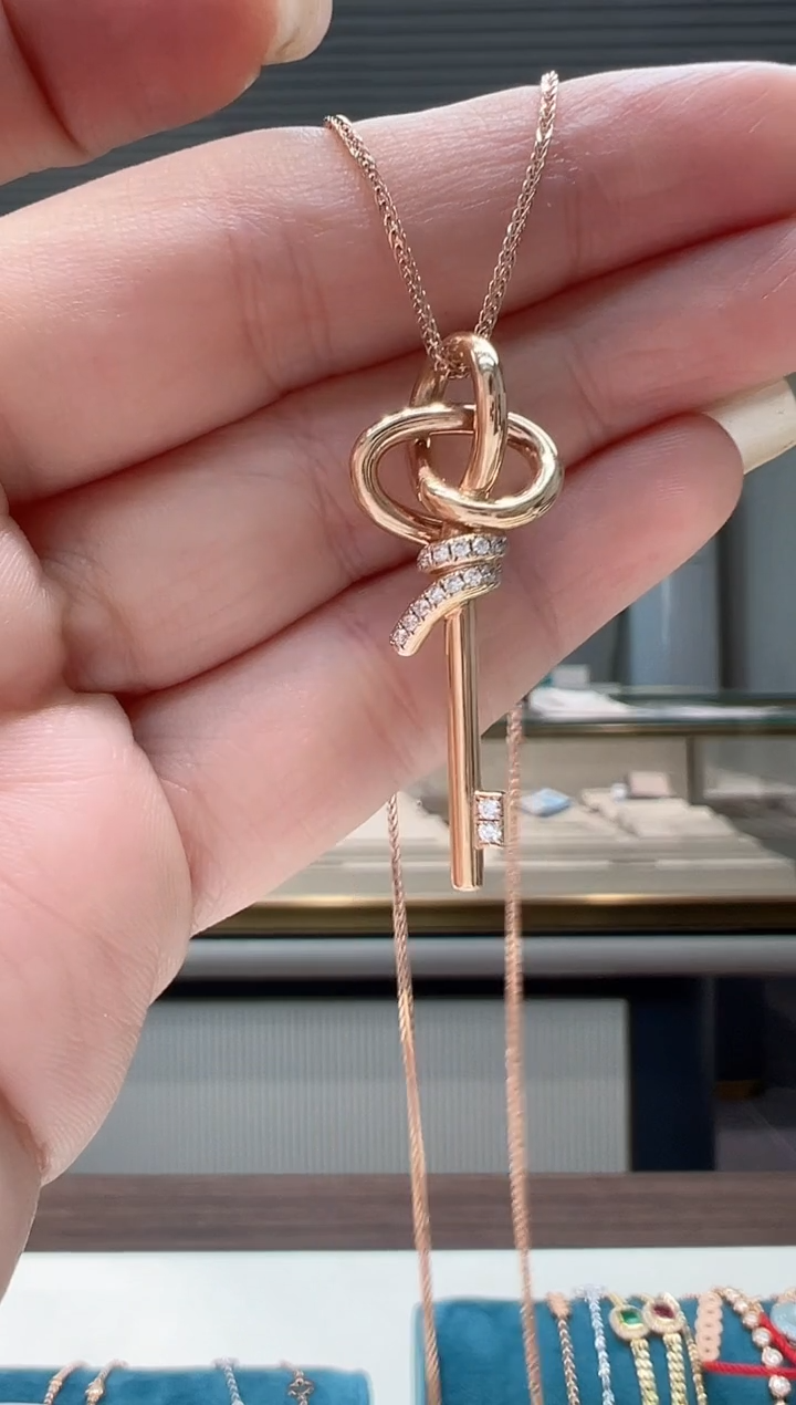 【闪购商品】钻石吊坠(不含链)18K金镶嵌镶钻幸福钥匙吊坠K红