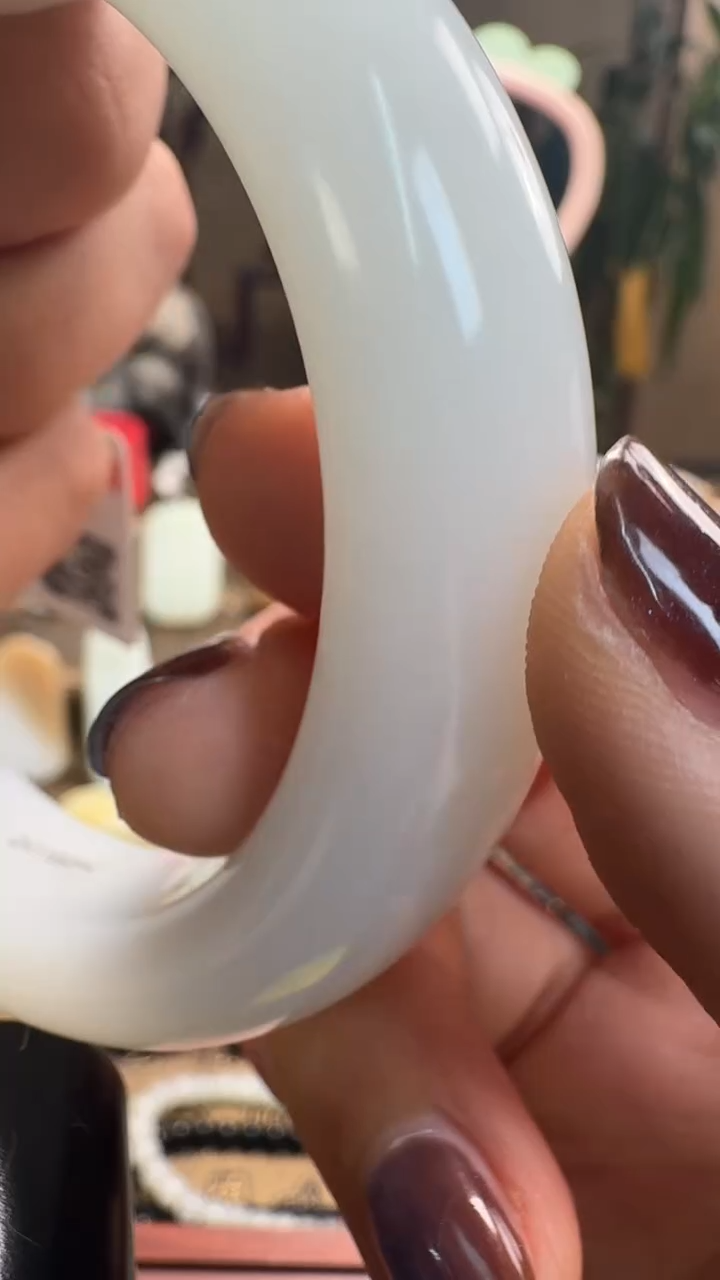 颈饰未镶嵌和田玉白玉手镯