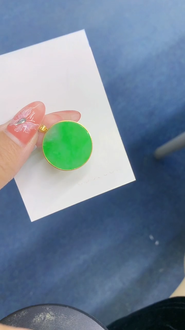 颈饰18K金镶嵌翡翠小*1