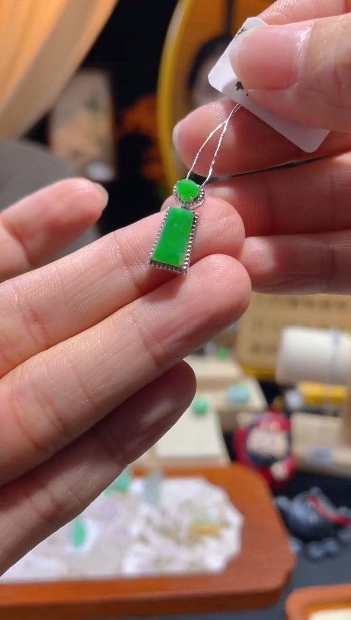 【闪购商品】翡翠颈饰18K金镶嵌假一赔三