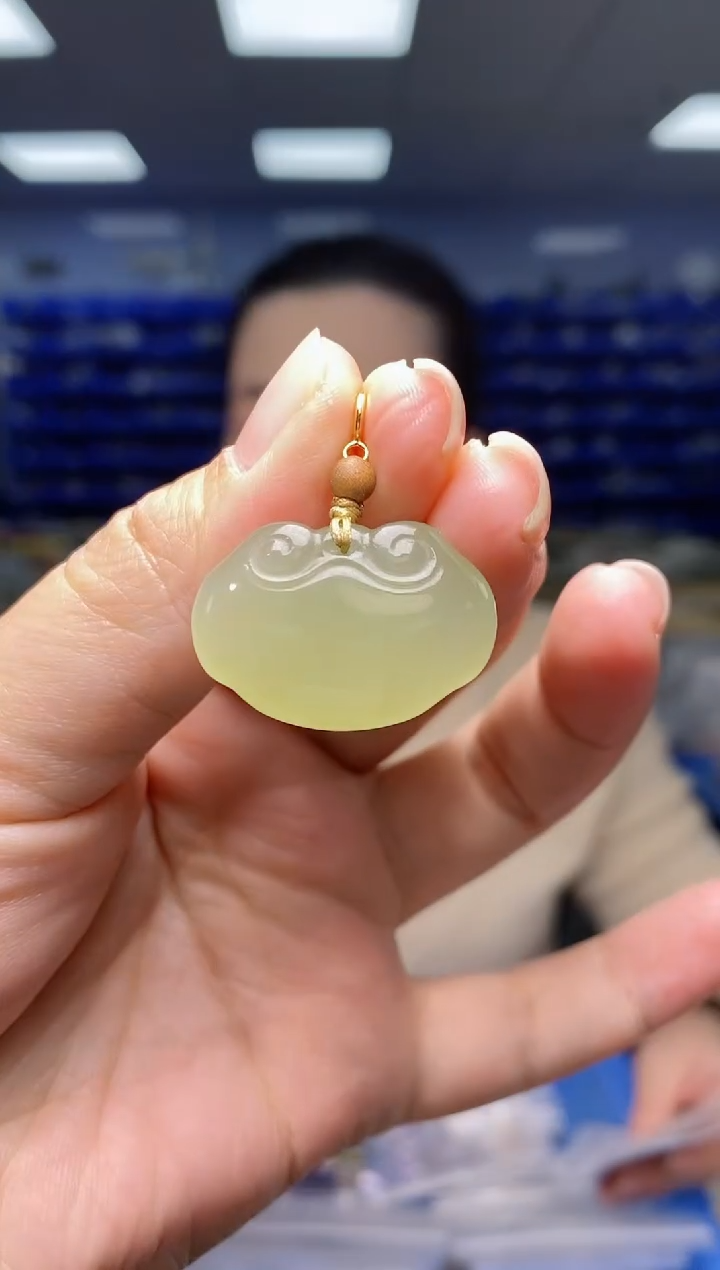 【闪购商品】和田玉吊坠(不含链)未镶嵌  Q01422