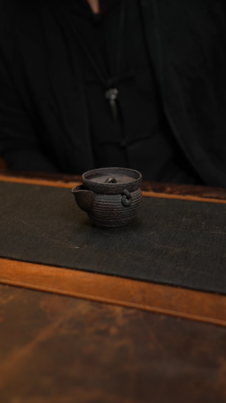 【闪购商品】浟庐紫砂手作宝瓶。。。。。