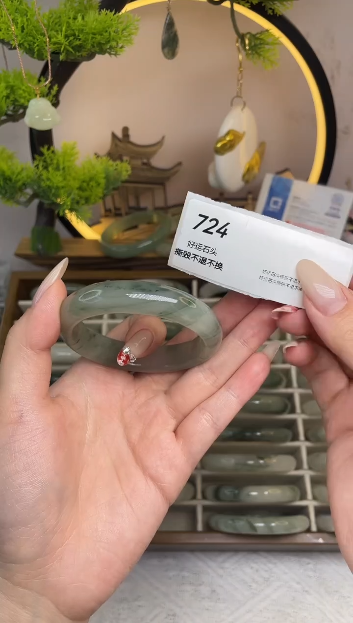 未镶嵌手镯石英质玉724瑕