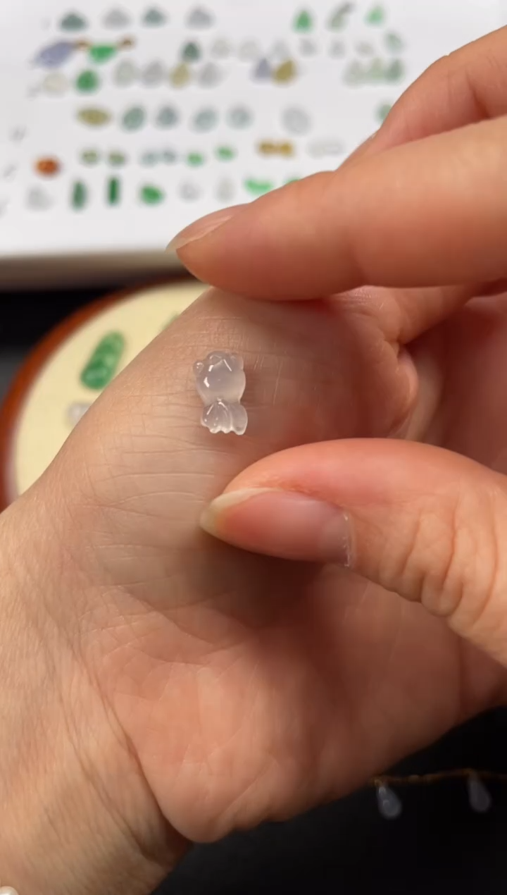 吊坠(不含链)18K金镶嵌翡翠一个JK636