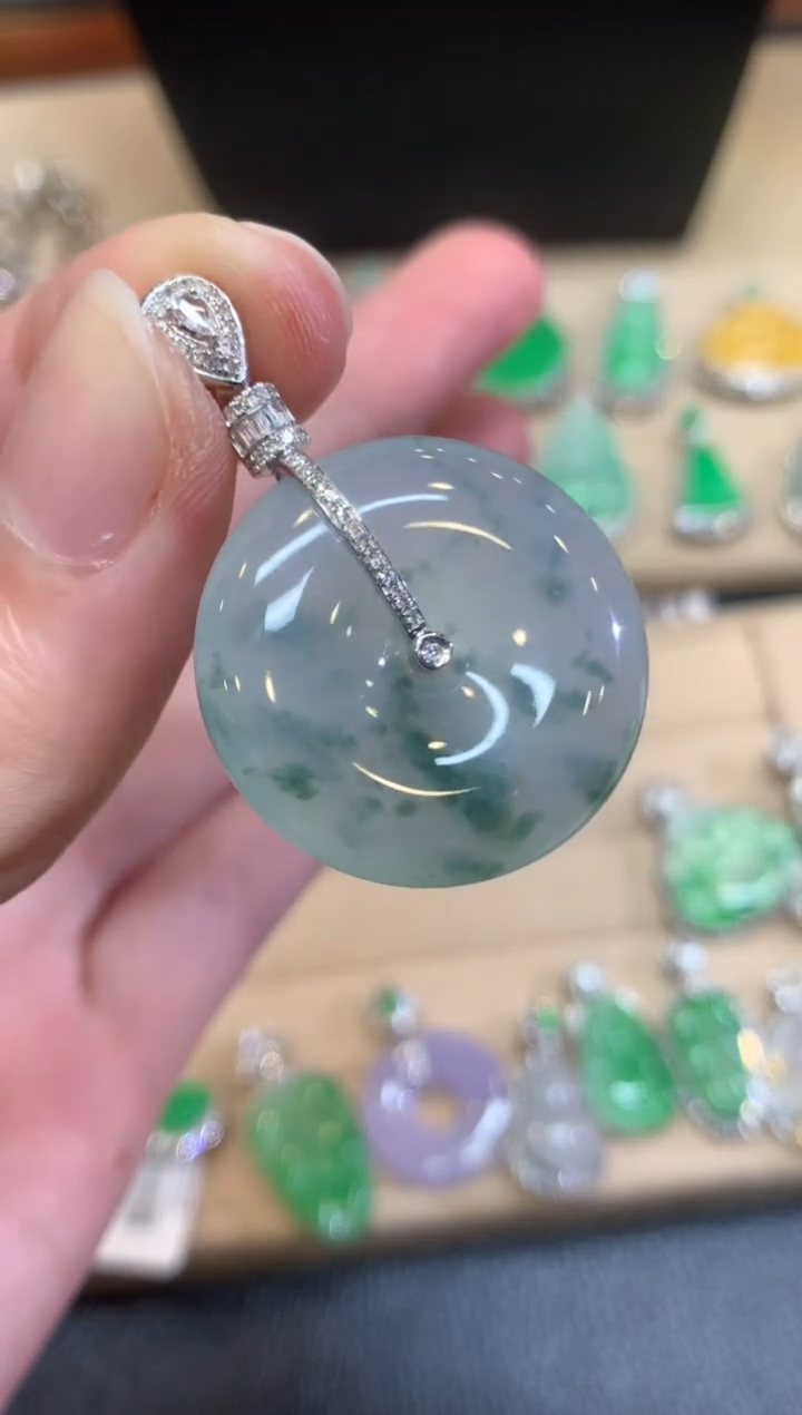 翡翠18K金镶嵌颈饰平安扣【无服务费】