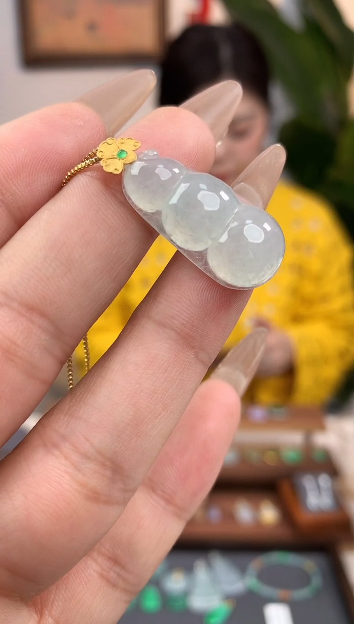 【闪购商品】翡翠吊坠(不含链)18K金镶嵌福豆
