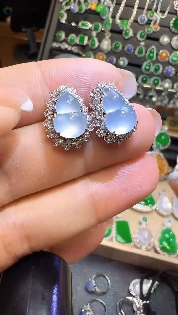 18K金镶嵌翡翠耳饰葫芦
