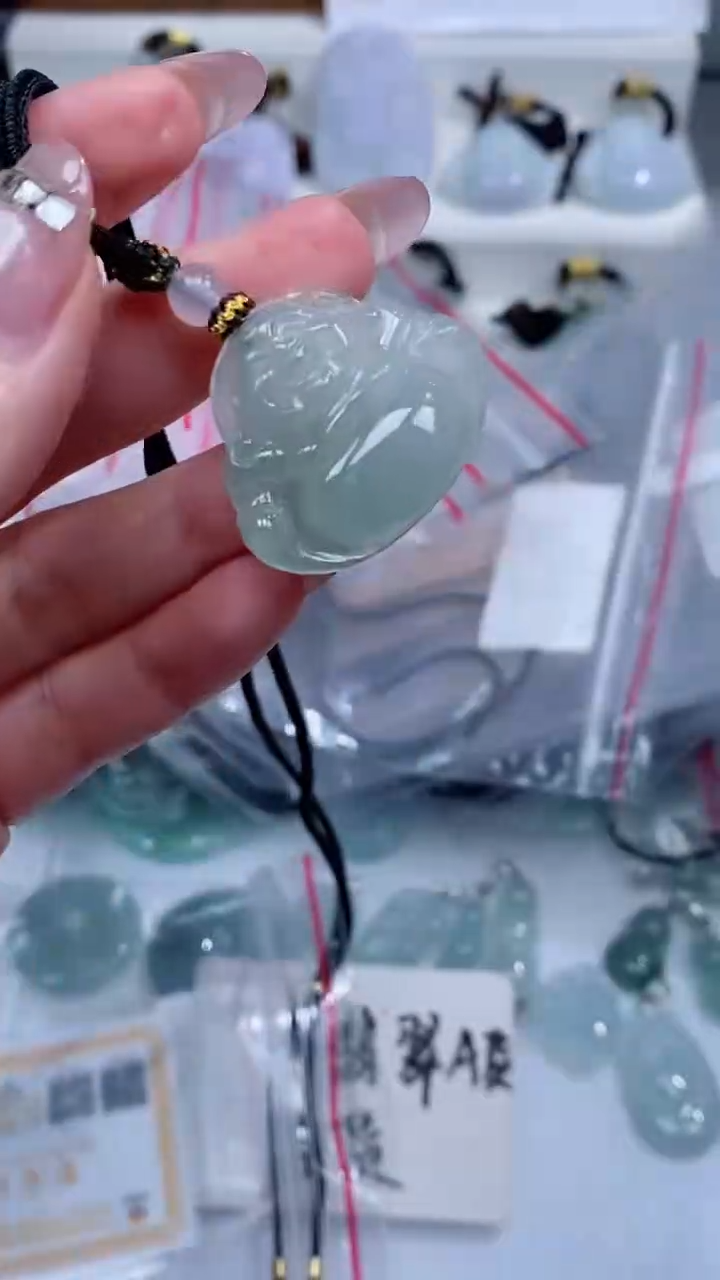 颈饰未镶嵌翡翠吊坠