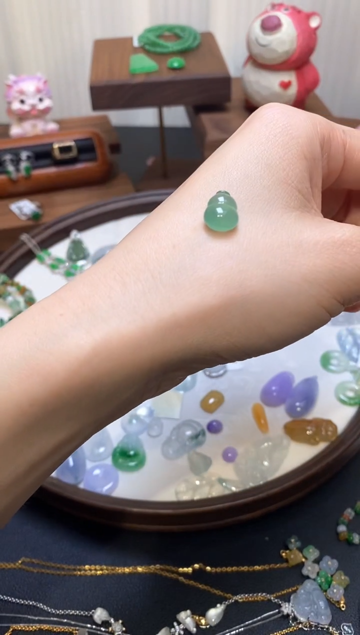 【闪购商品】翡翠未镶嵌颈饰葫芦