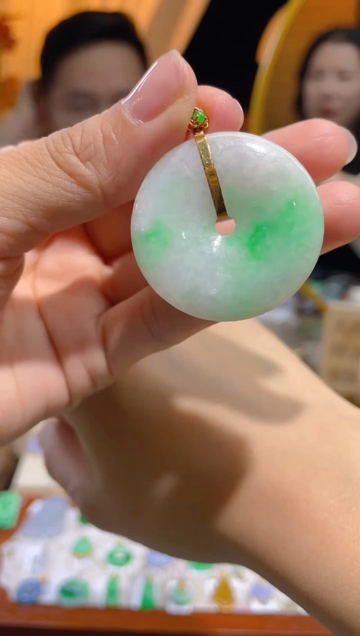 【闪购商品】翡翠颈饰18K金镶嵌假一赔三