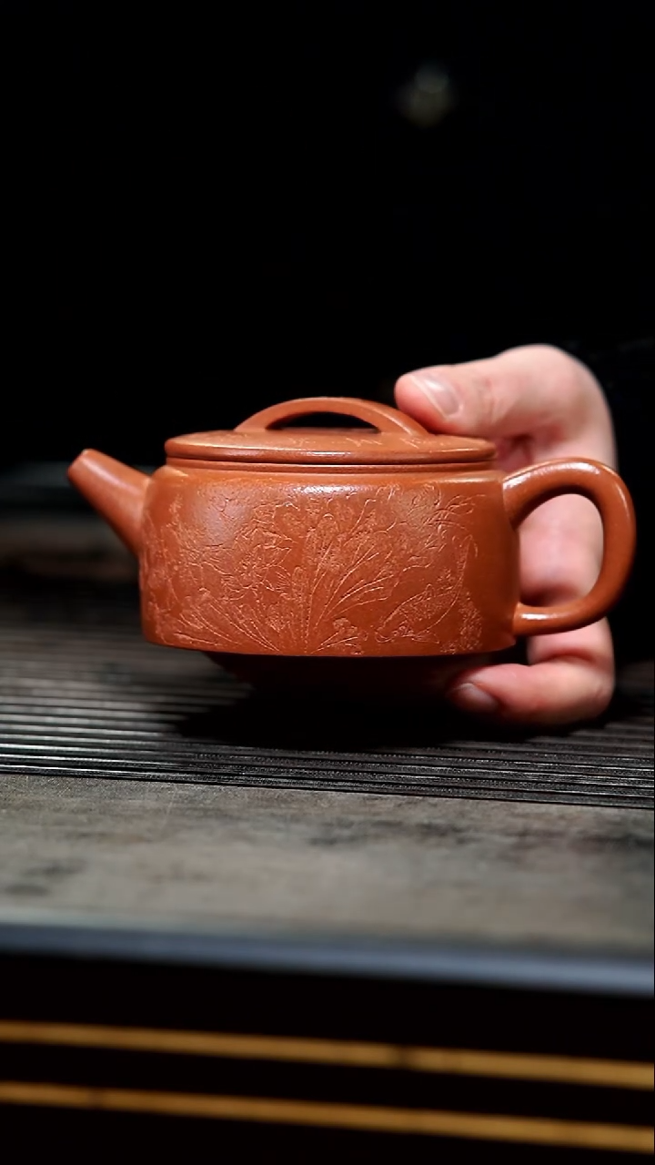 【闪购商品】紫砂茶壶15-全手血降坡九鱼图汉瓦180cc