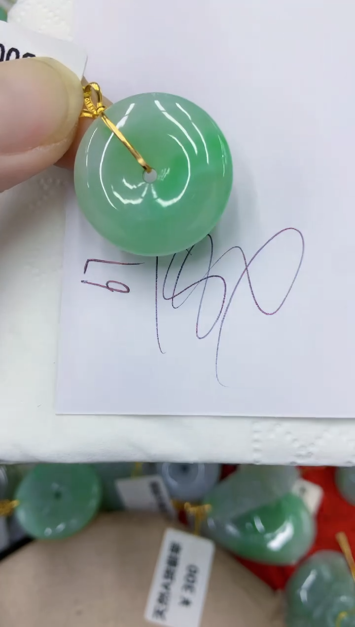 颈饰18K金镶嵌翡翠111111111111