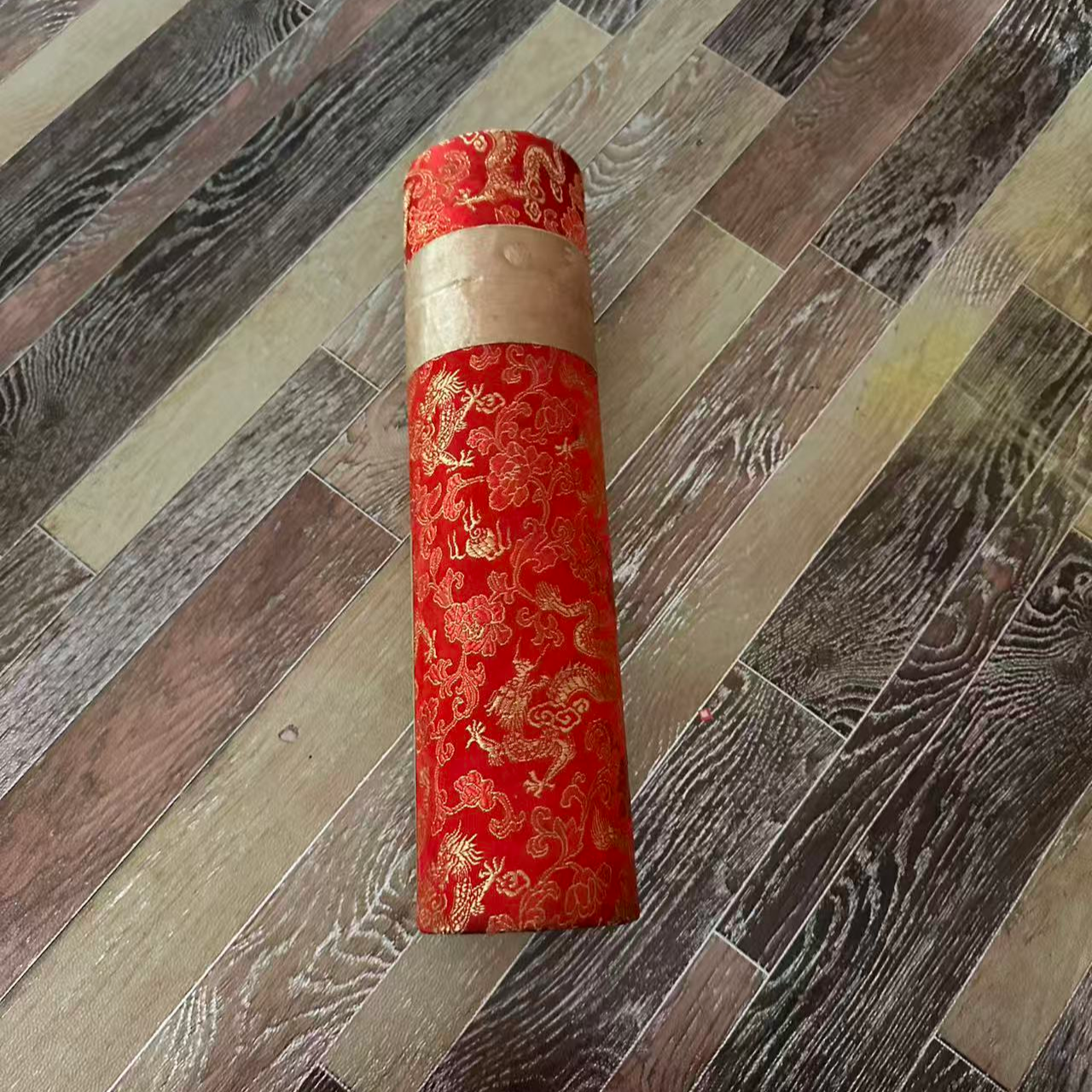 （闪购商品）闷113红色圆筒复古风木摆件