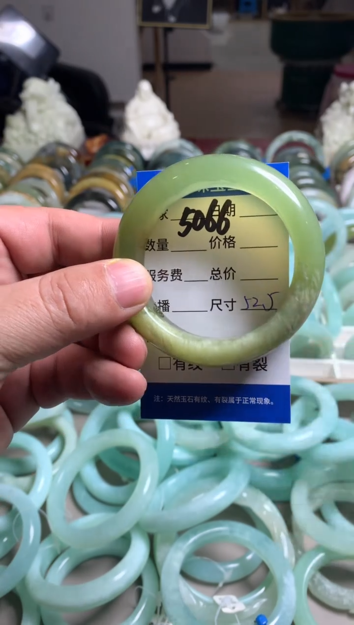 【闪购商品】蛇纹石玉手镯未镶嵌5066