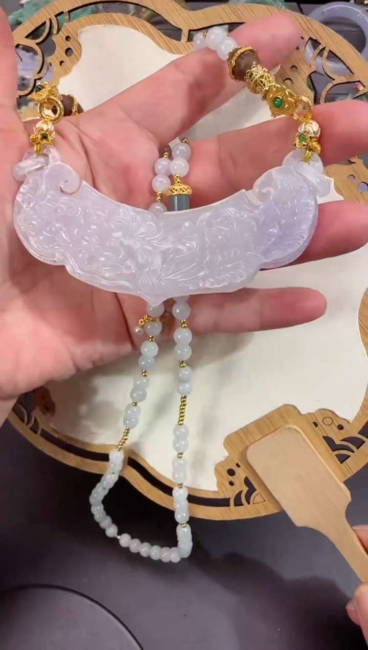 【闪购商品】翡翠颈饰未镶嵌牌子