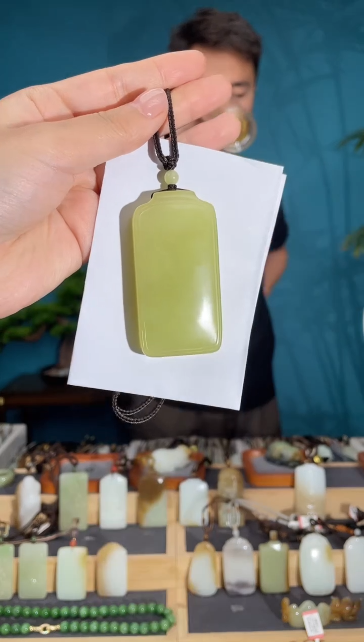 颈饰未镶嵌和田玉1