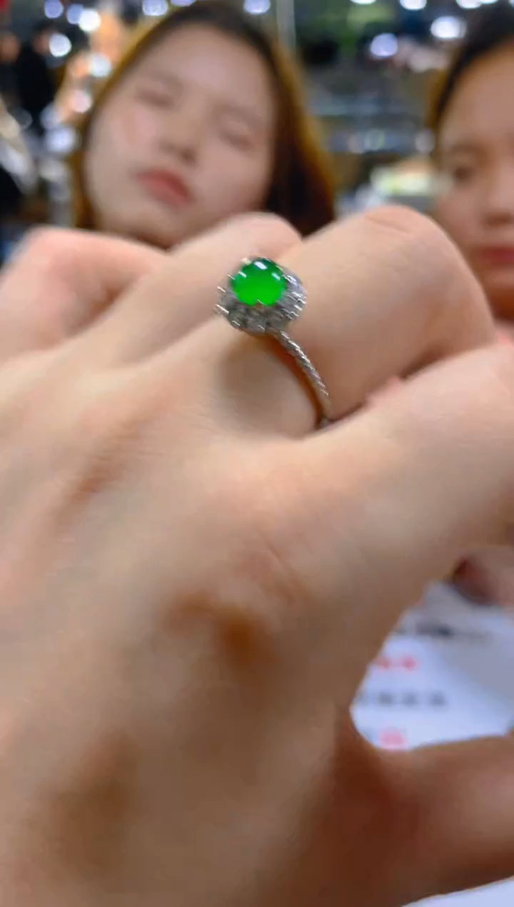 翡翠戒指未镶嵌多样性发一