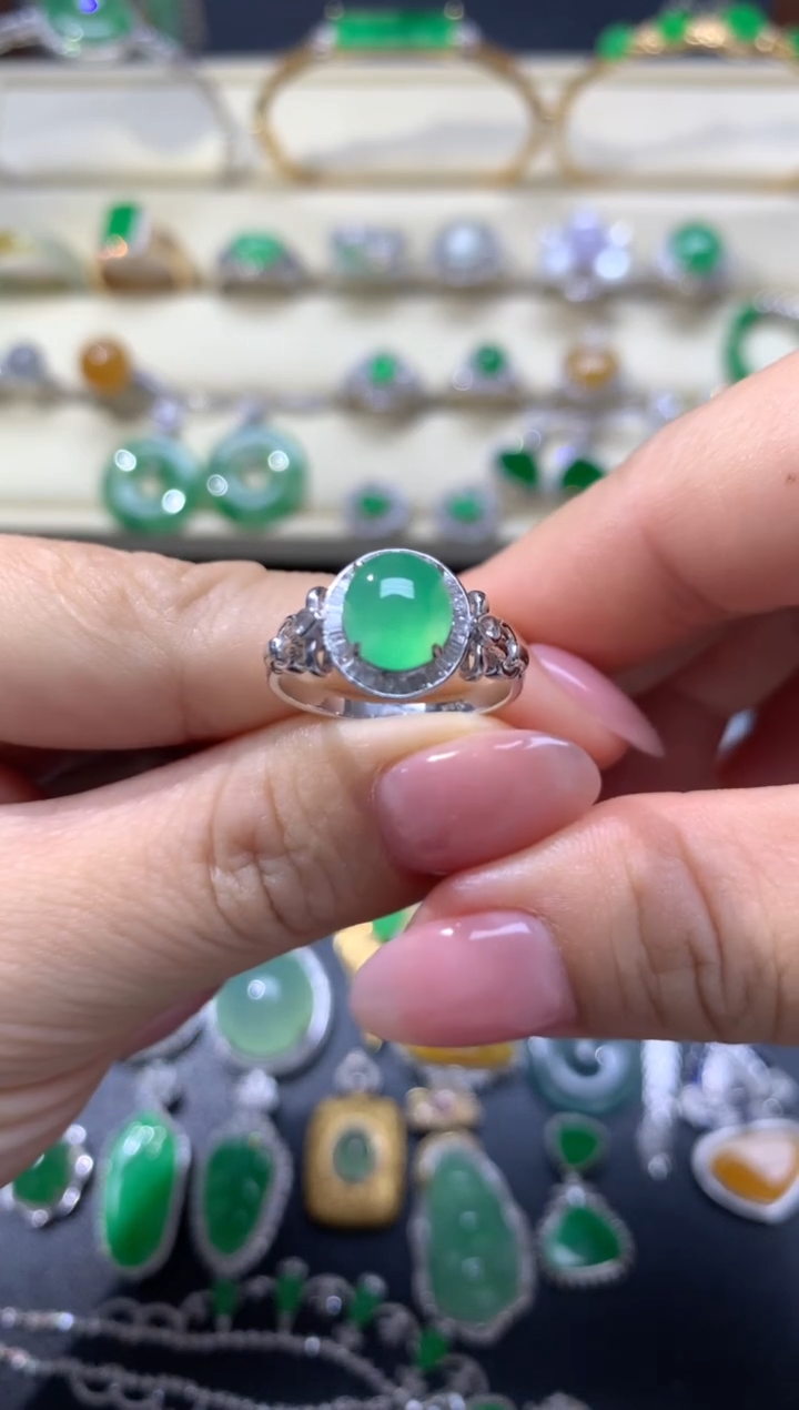 翡翠18K金镶嵌颈饰戒指