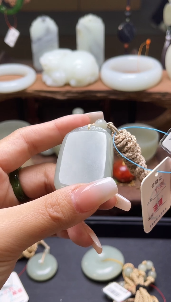 【闪购商品】和田玉吊坠未镶嵌新疆且末近矿青白光面无事牌9003589