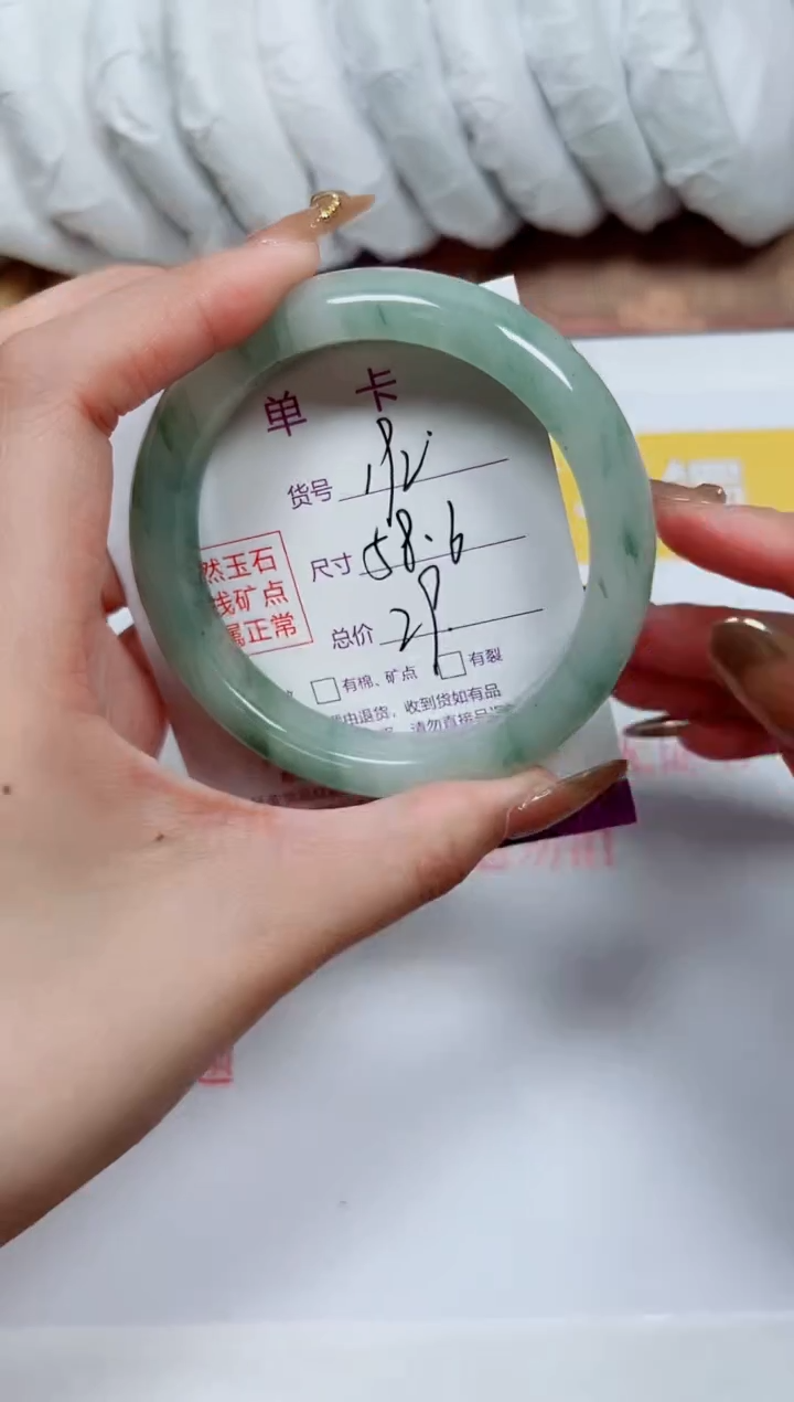 【闪购商品】石英质玉手镯未镶嵌k192