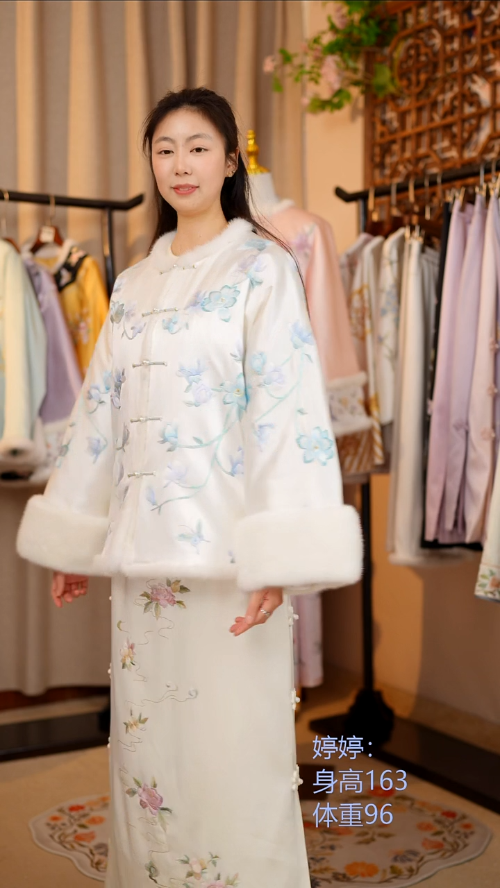 织绣非遗服饰一物一件