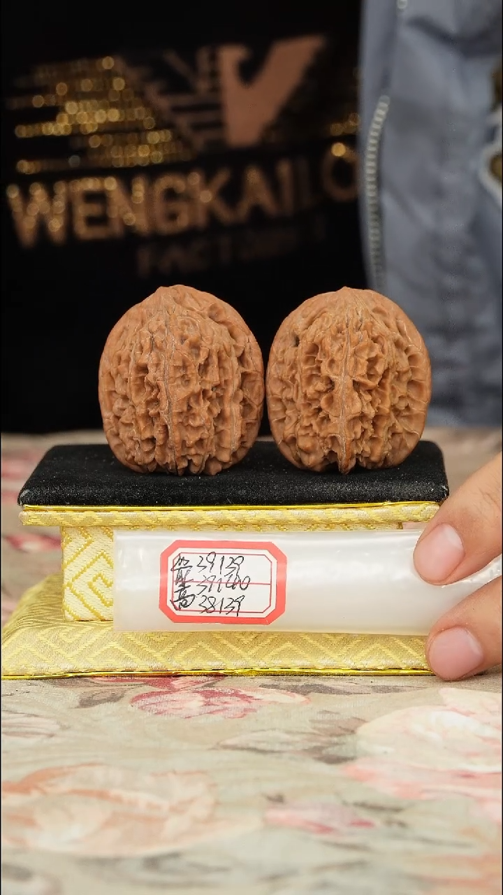 【闪购商品】文玩核桃把件龙纹将军榜