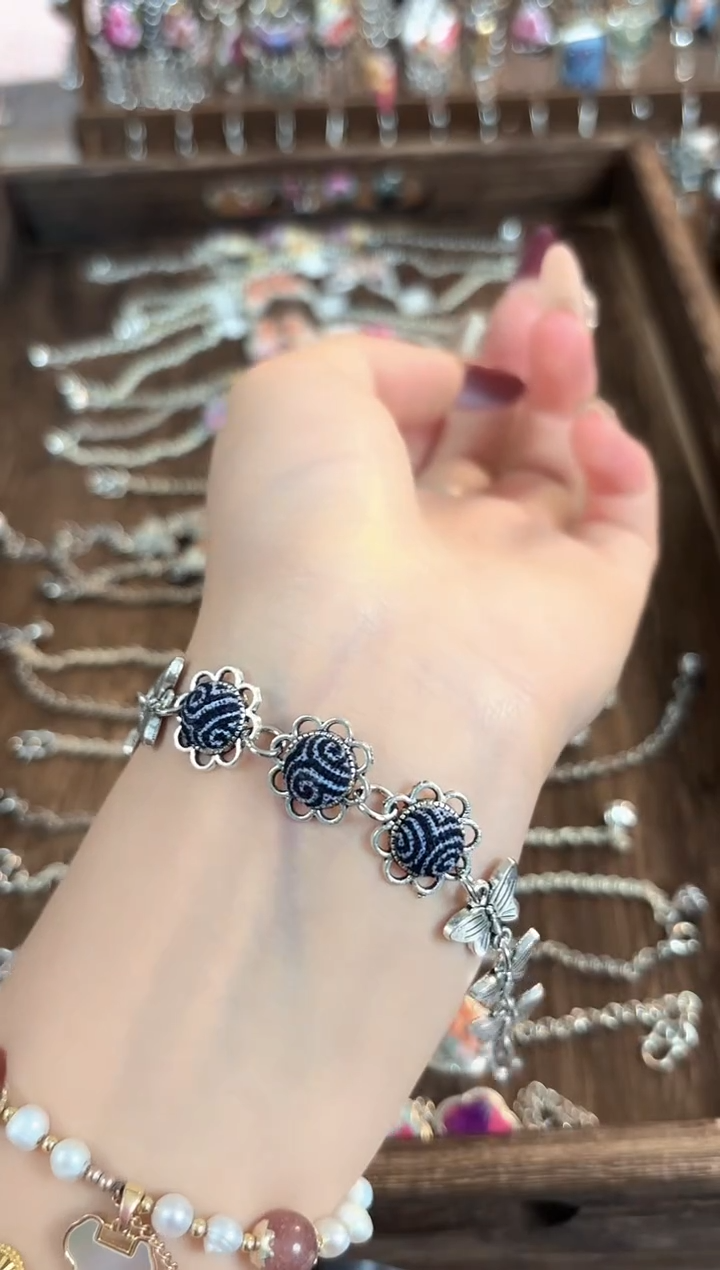 织绣彩云南阁非遗老绣饰品028