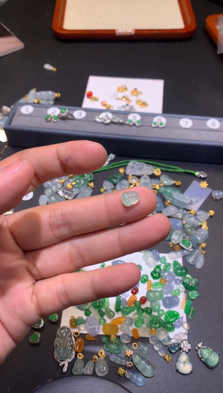 【闪购商品】翡翠吊坠(不含链)未镶嵌1